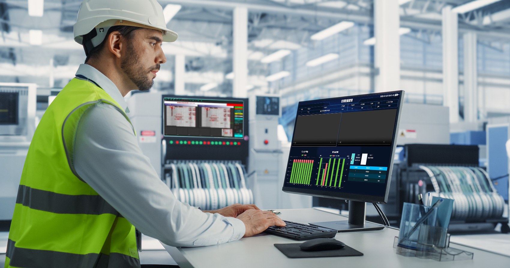 工程师通过 SCADA 系统采集和监控生产数据